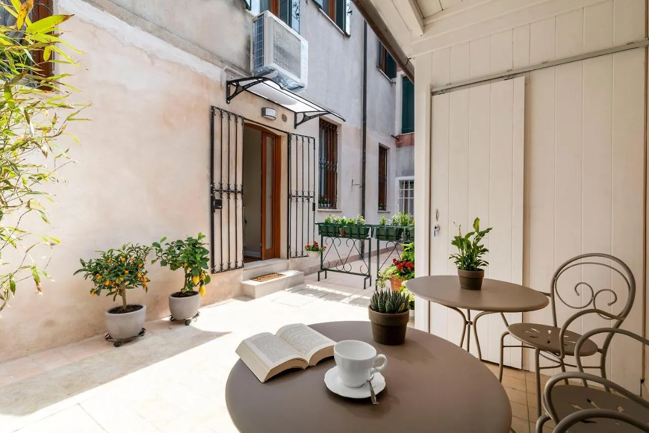 Residenza La Duchessa Deluxe Rooms Venice 0*,  Italy